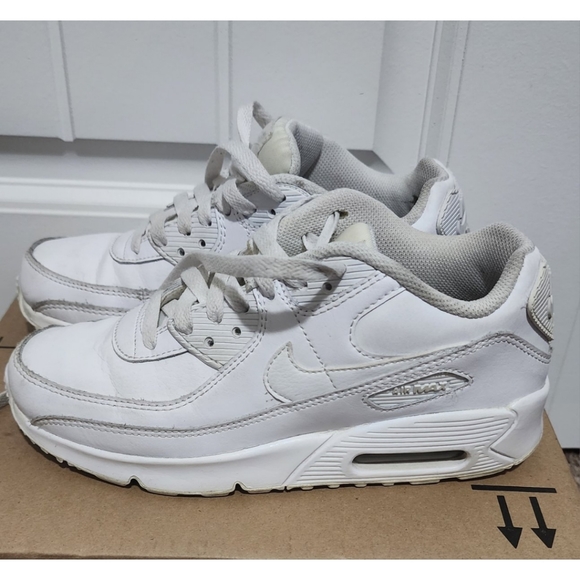 Nike Air Max 90 white 4.5 4.5y youth kids shoes sneakers - Picture 1 of 5